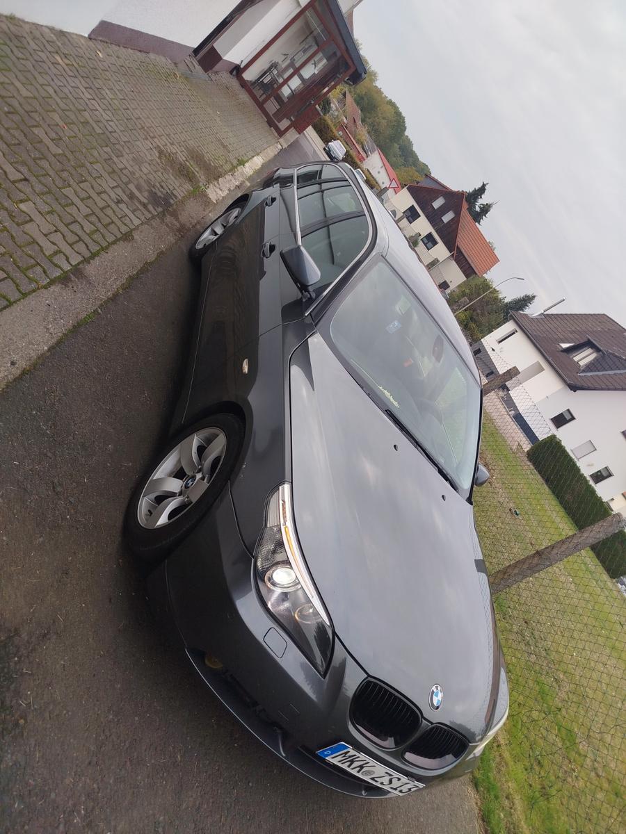 BMW 530 2004 — rear view