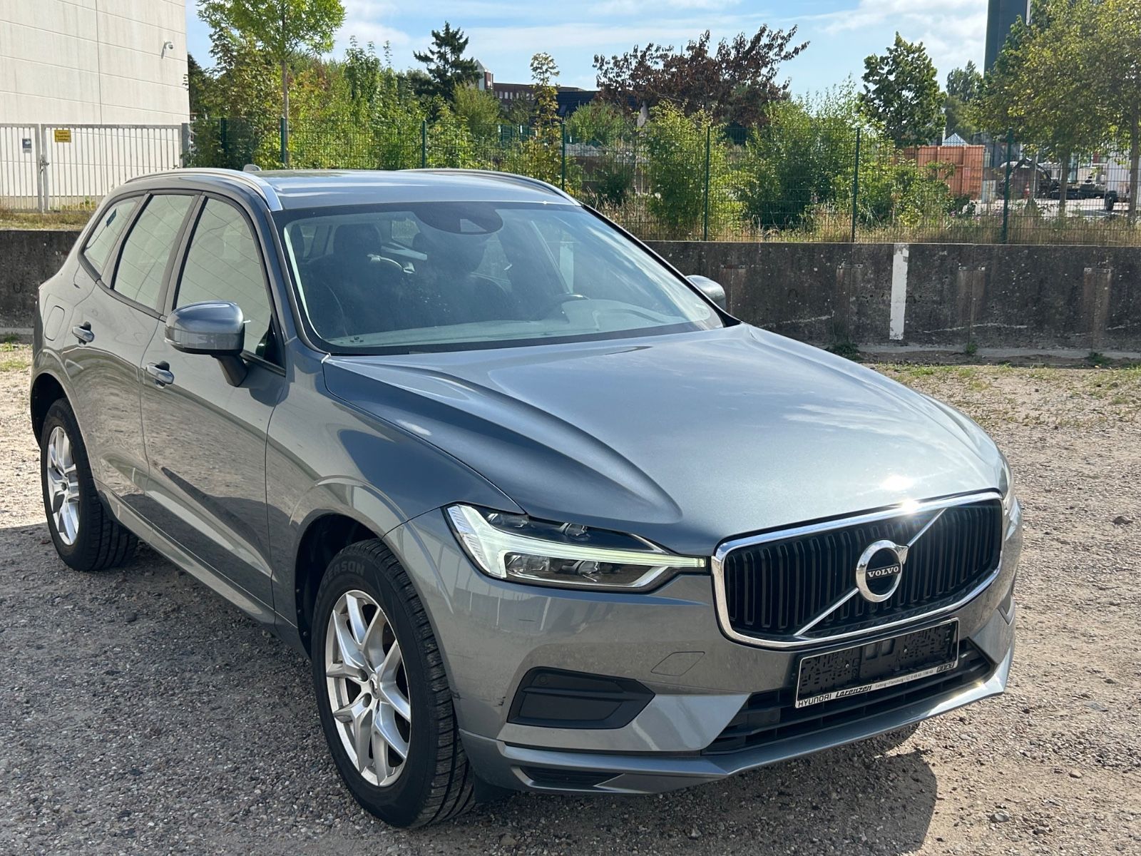 Volvo Volvo XC60 Momentum 2WD-EURO 6-NAVI-AUTOMATIK