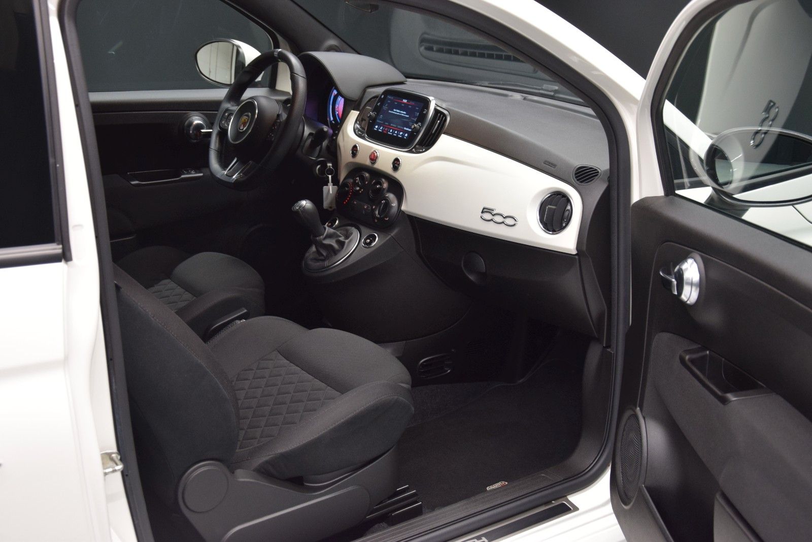 Fahrzeugabbildung Abarth 595C LED PDC CarPlay Android Auto PDC Faltdach