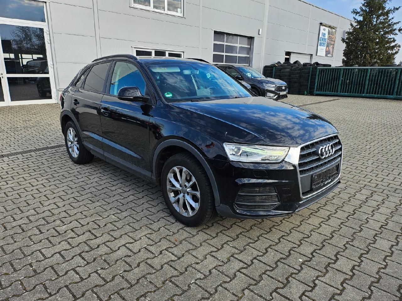 Fahrzeugabbildung Audi Q3 basis
