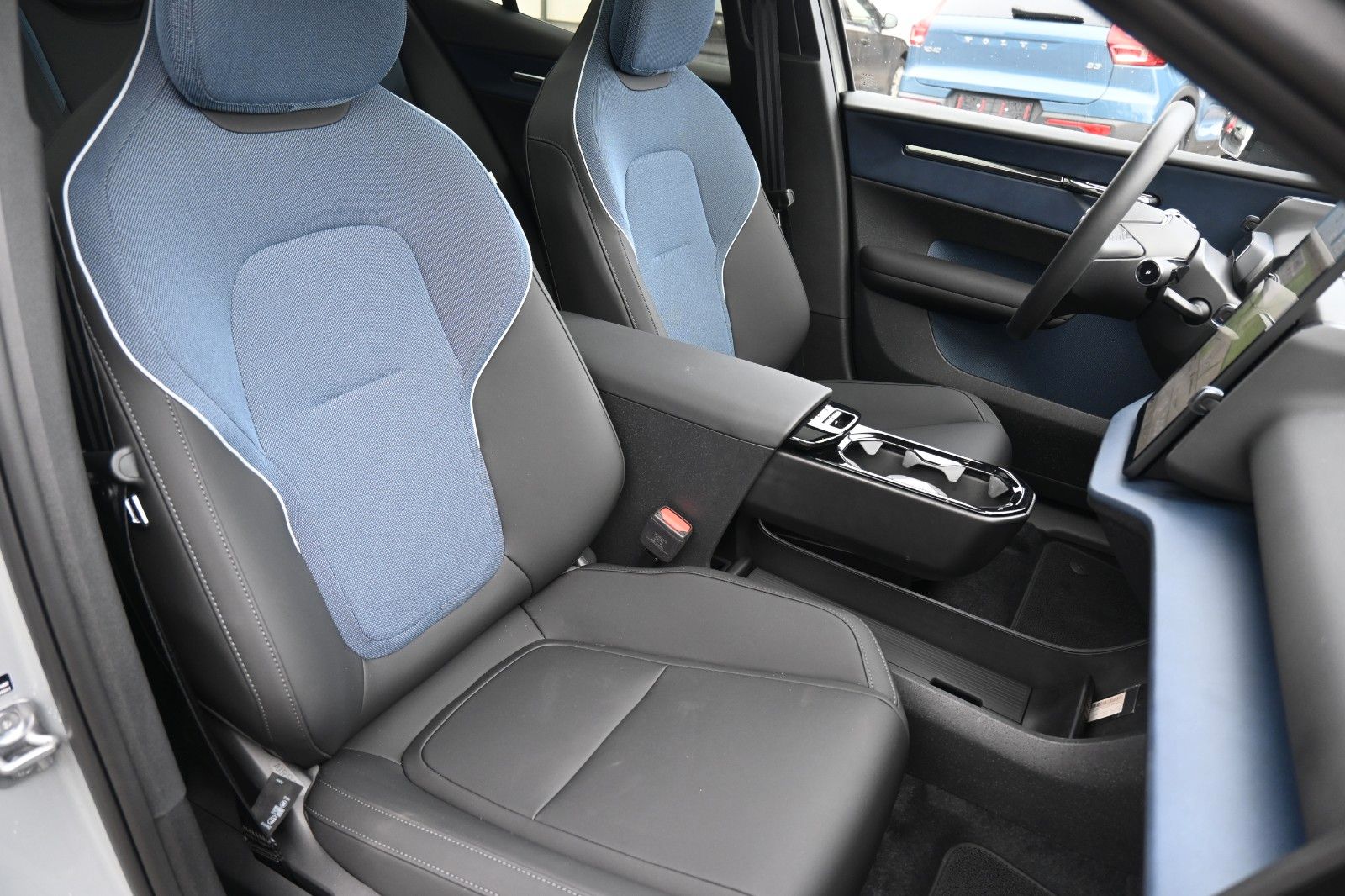 Fahrzeugabbildung Volvo EX30 Single Motor Extended Range Ultra*ACC*PANO