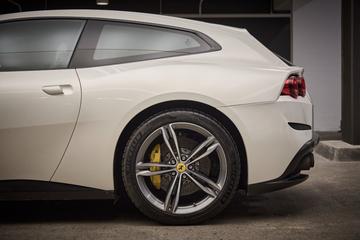 صورة 7 لـ 2016 Ferrari GTC4LUSSO