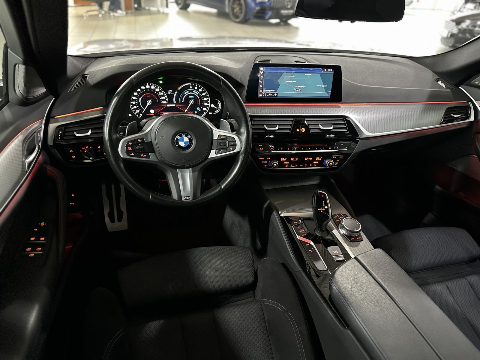 Fahrzeugabbildung BMW 530e  iP M Sport Kamera DAB H/K NaviPro ACC Alar