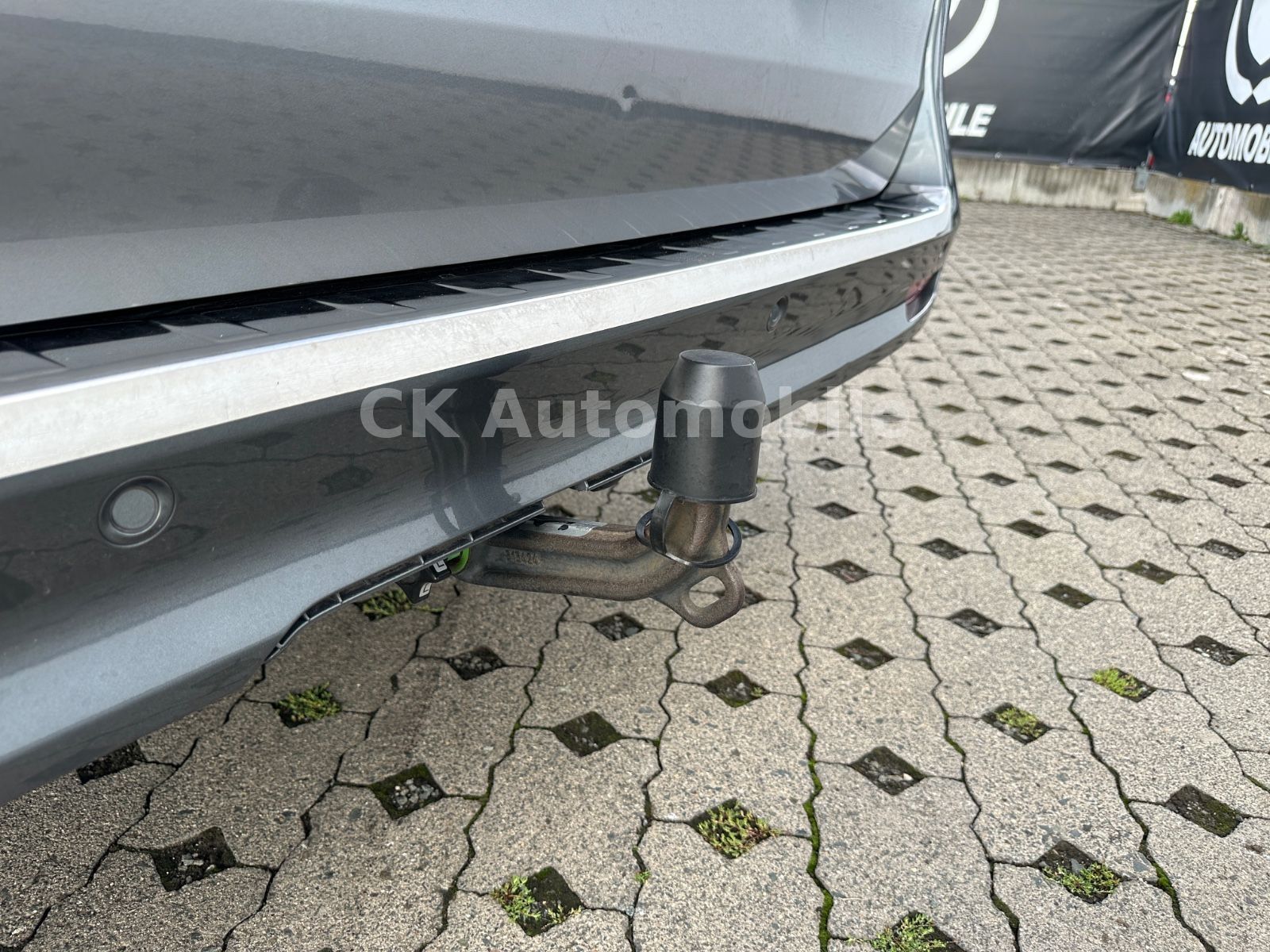 Fahrzeugabbildung Mercedes-Benz V 250d EDITION 4MATIC lang/7 Sitze/Navi/LED/AHK