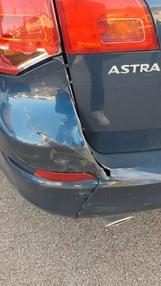 Opel Astra 2011 — photo 9
