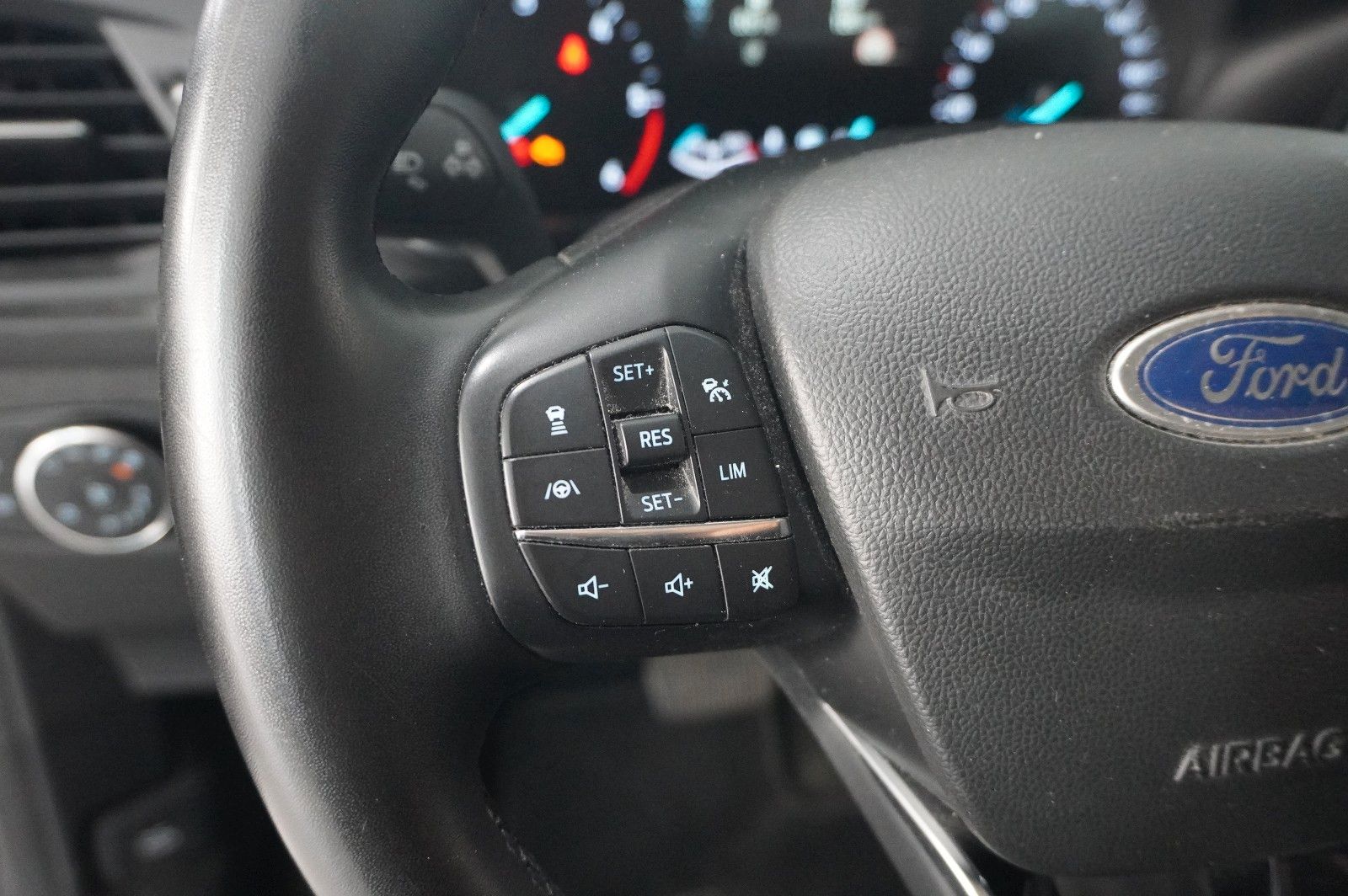 Fahrzeugabbildung Ford Focus Turnier 1.5D COOL & CONN. NAVI/LED/KAMERA