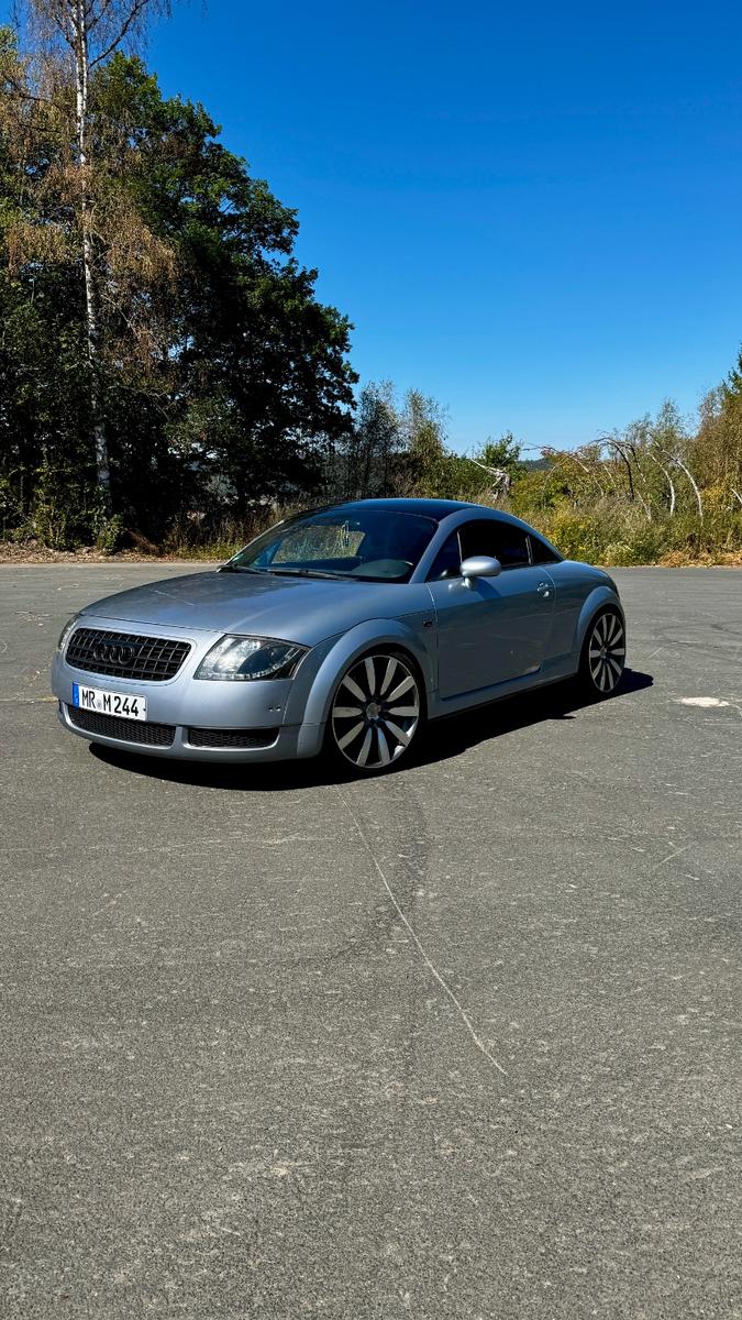 Audi TT Coupe 1.8T quattro 165 kW -
