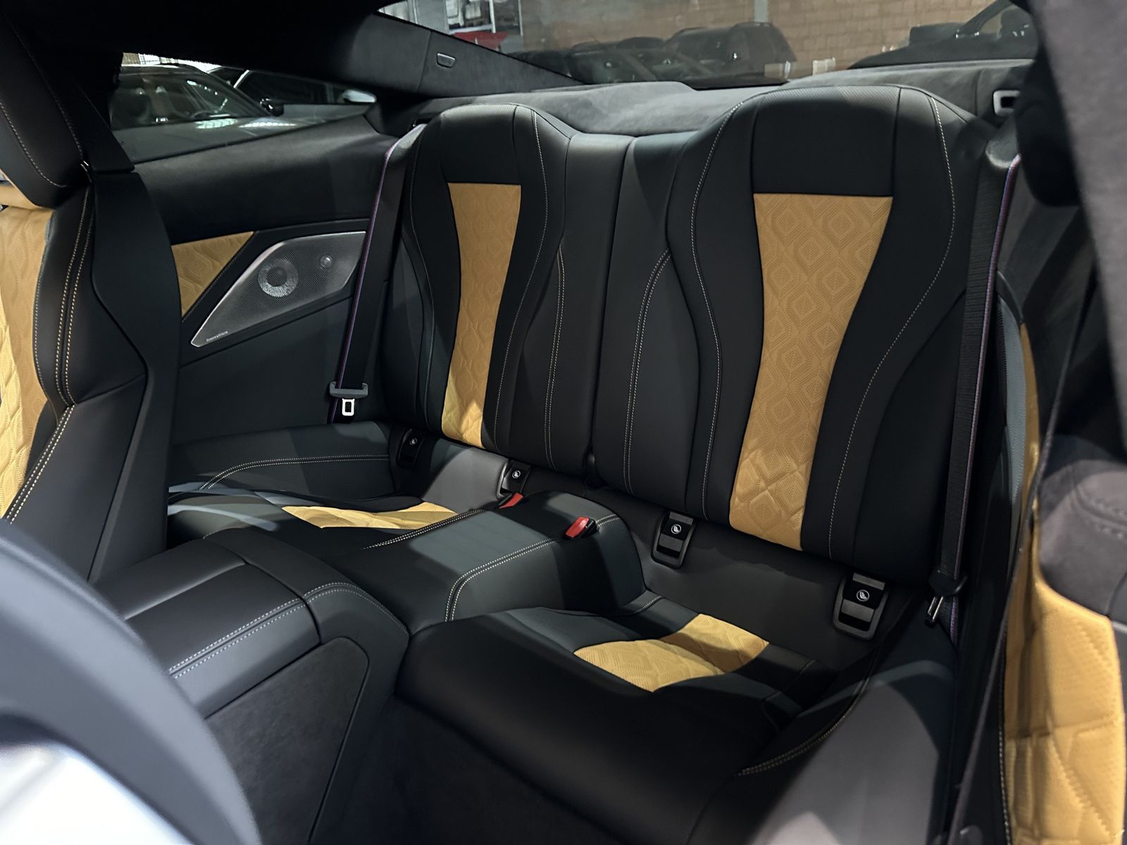 Fahrzeugabbildung BMW M8 Coupé Bowers & Wilkins M Carbon Exterieurpake