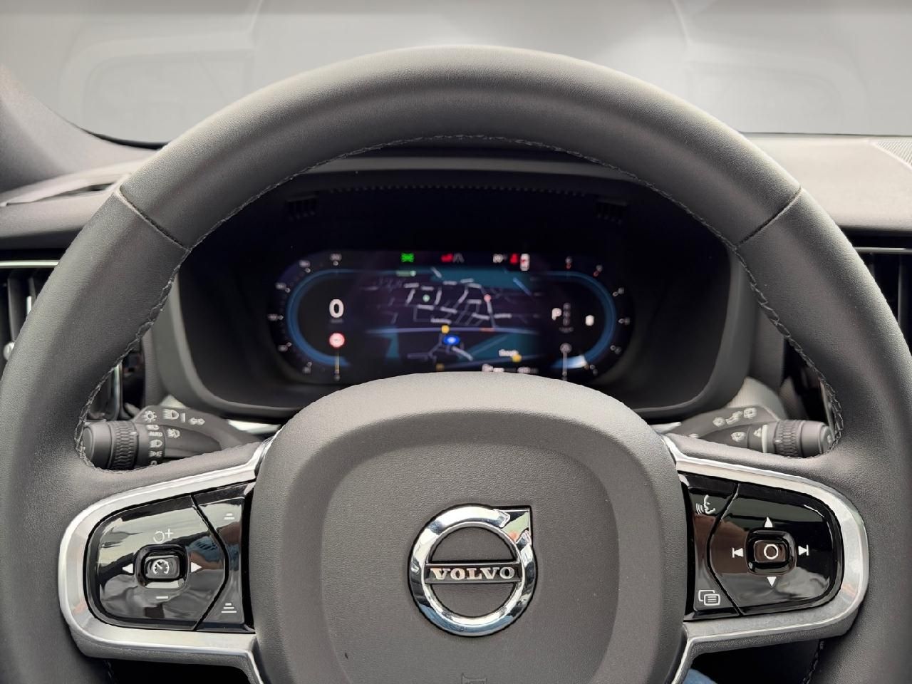 Fahrzeugabbildung Volvo XC60 B4 Diesel Plus Dark 2WD
