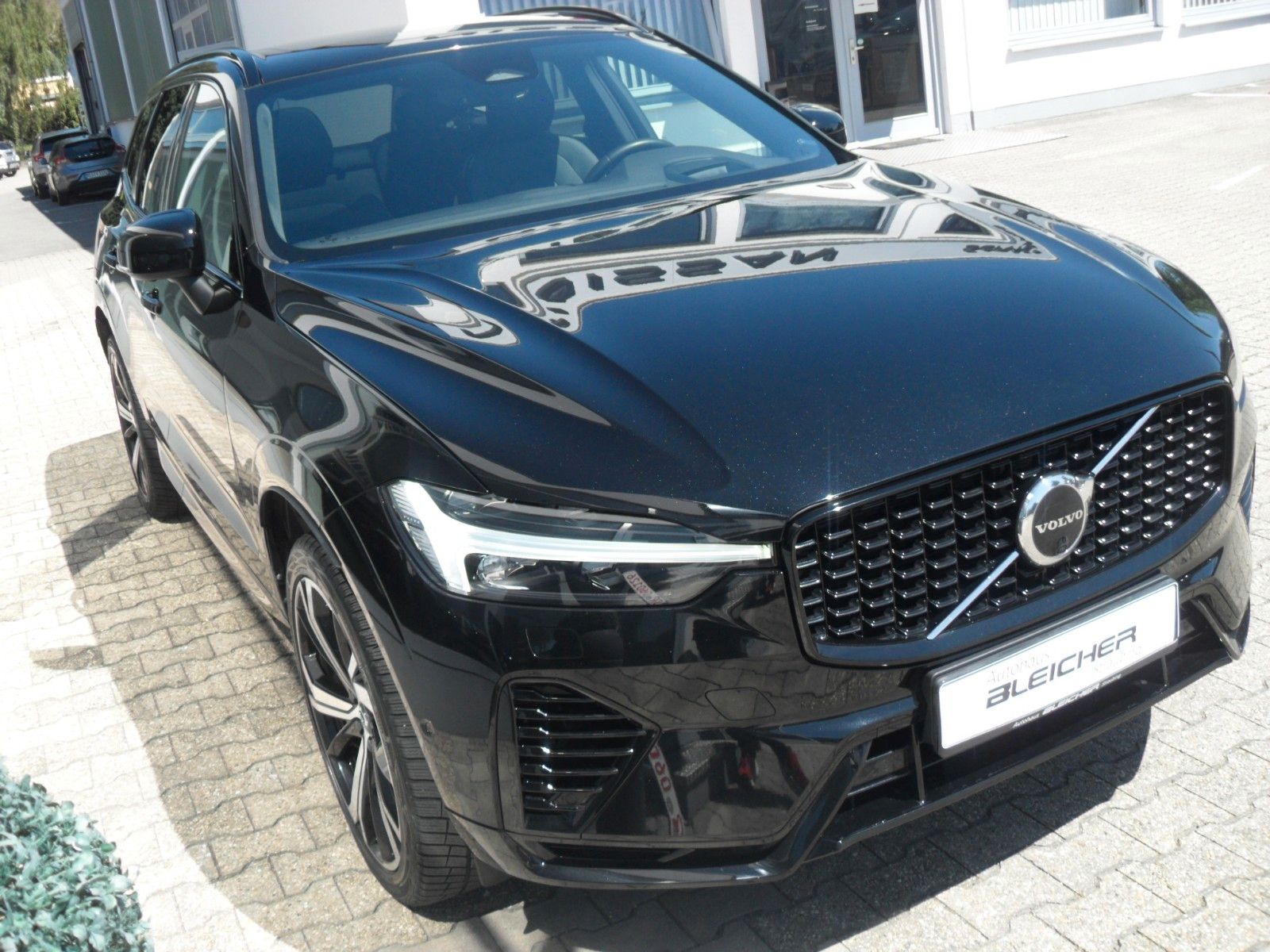 Fahrzeugabbildung Volvo XC 60 T8 R- Design Plug-In Hybrid AWD | Head Up