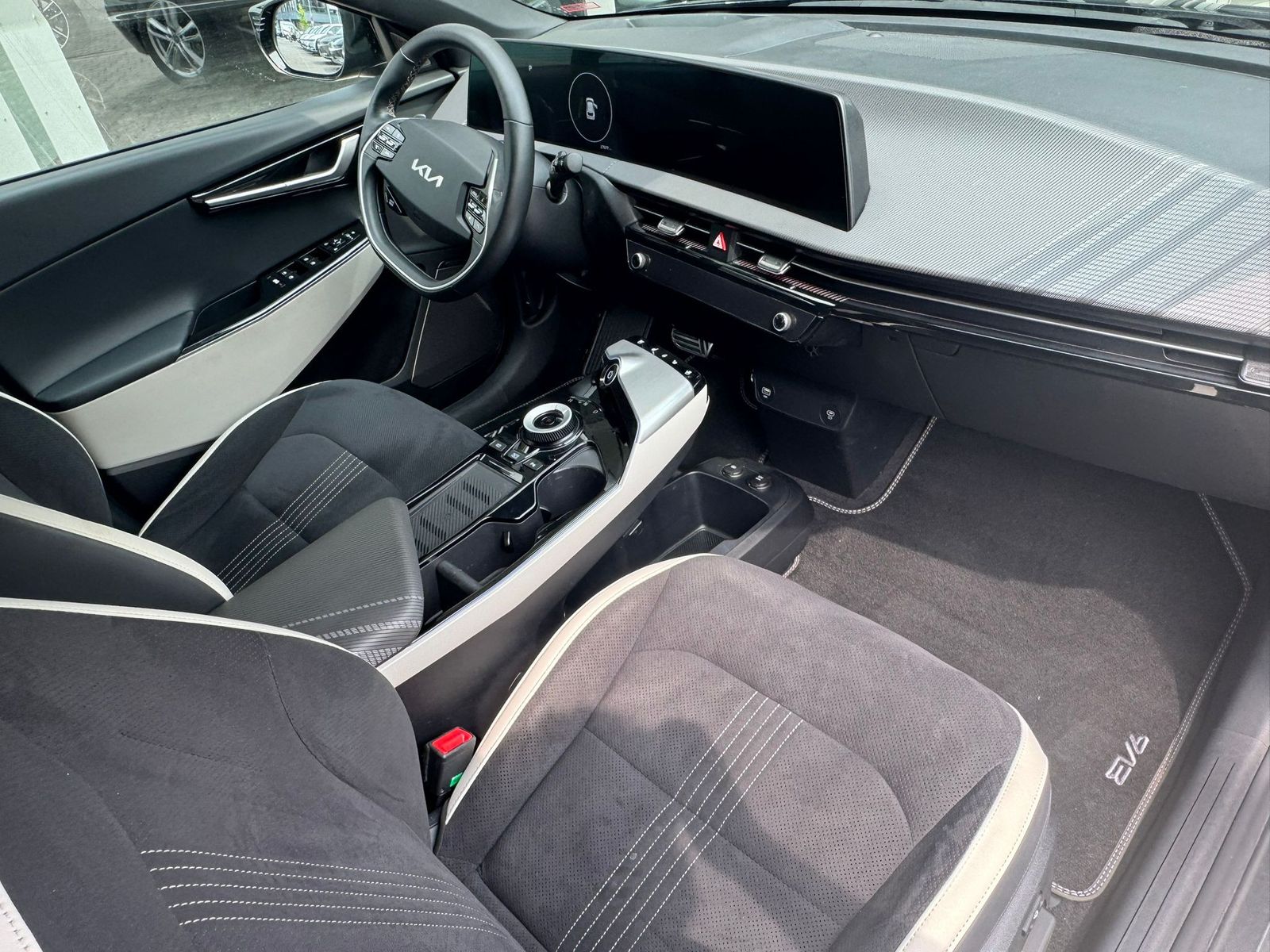 Fahrzeugabbildung Kia EV6 GT-Line 4WD WERKSGA+MEMO+AHK+HEAD+ACC+360°