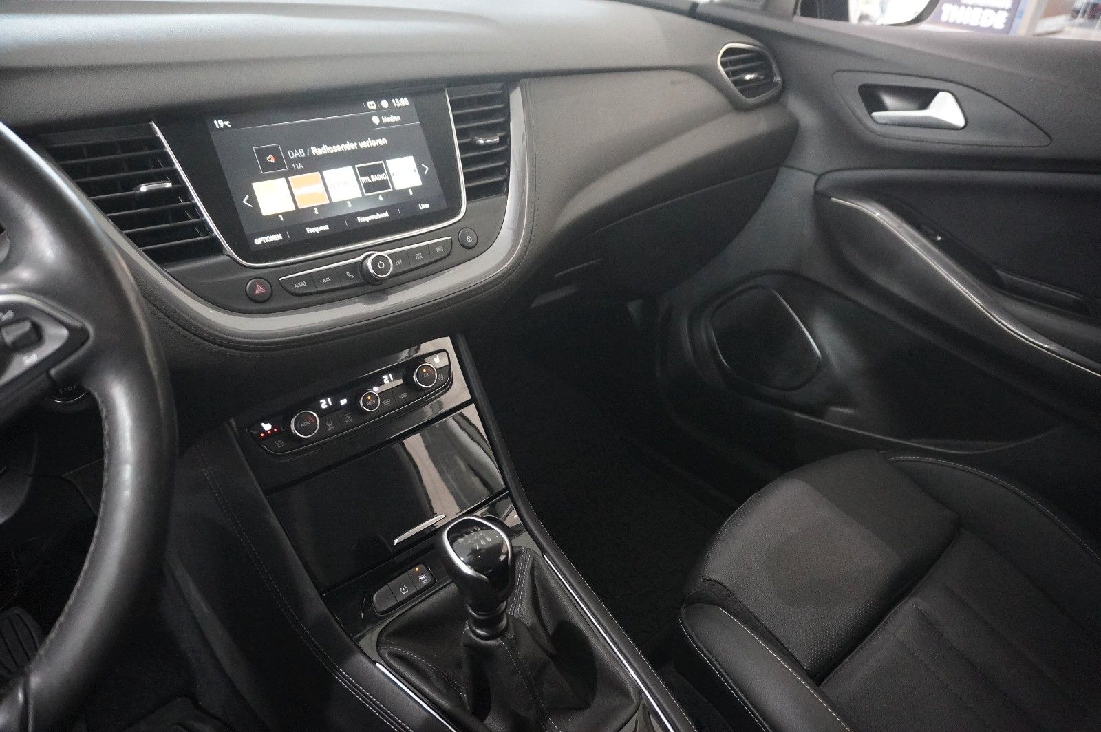 Fahrzeugabbildung Opel Grandland 1.5D ELEGANCE NAVI/LED/KAMERA/SPORT/SH