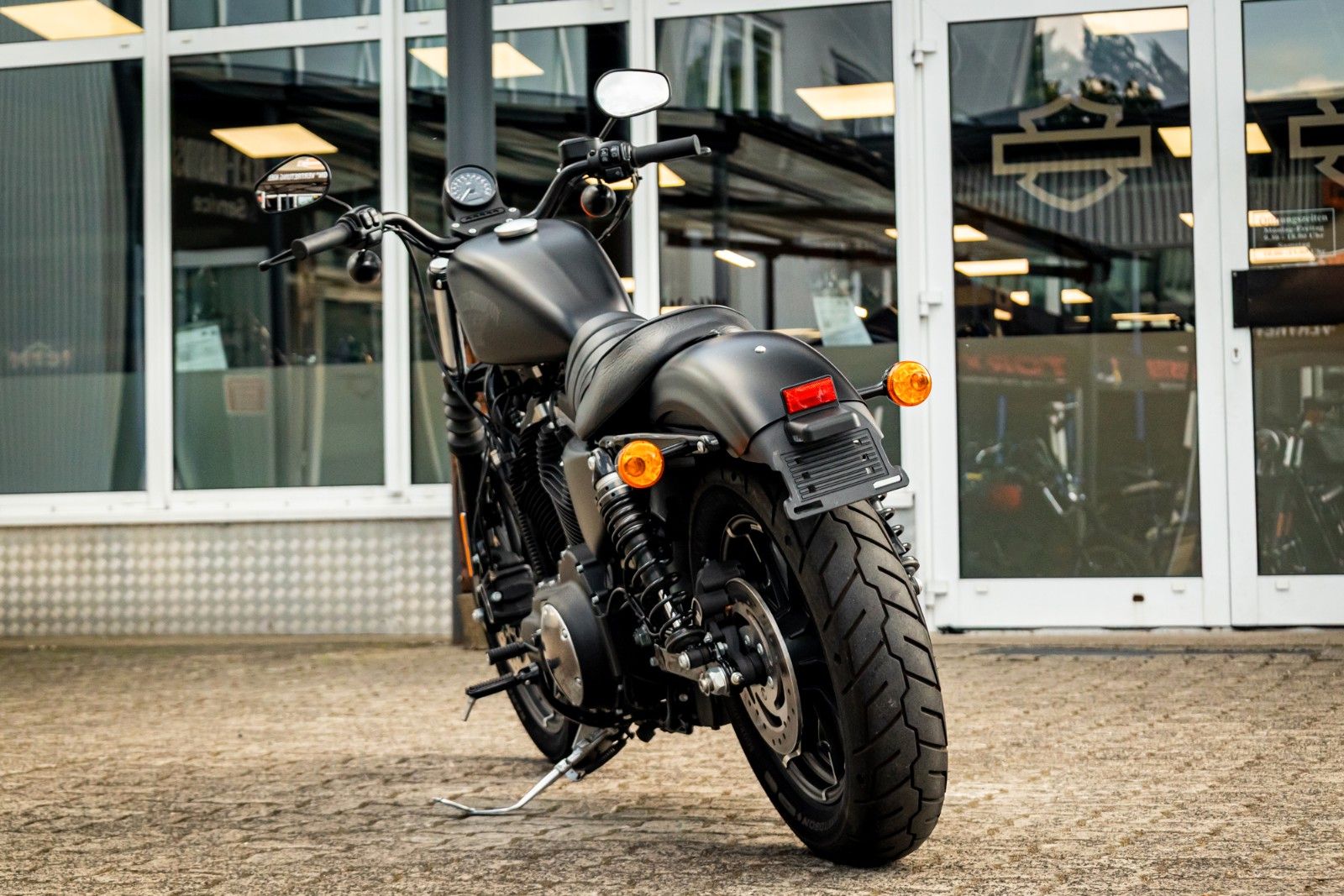 Fahrzeugabbildung Harley-Davidson XL883N Iron 883 - Vance & Hines