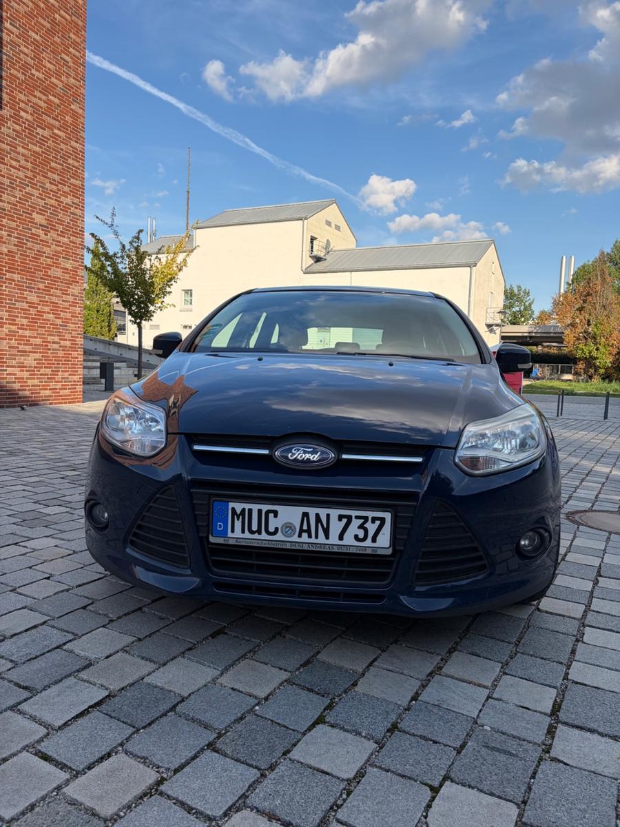 Ford Focus 2013 — салон