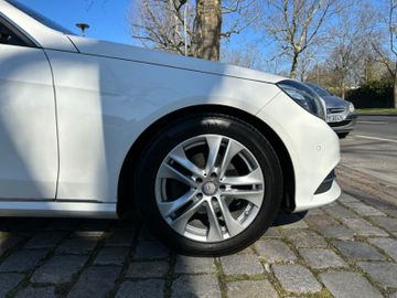 Fahrzeugabbildung Mercedes-Benz E 220d BlueTEC Avantgarde*SHZ*AHK*Schiebedach*