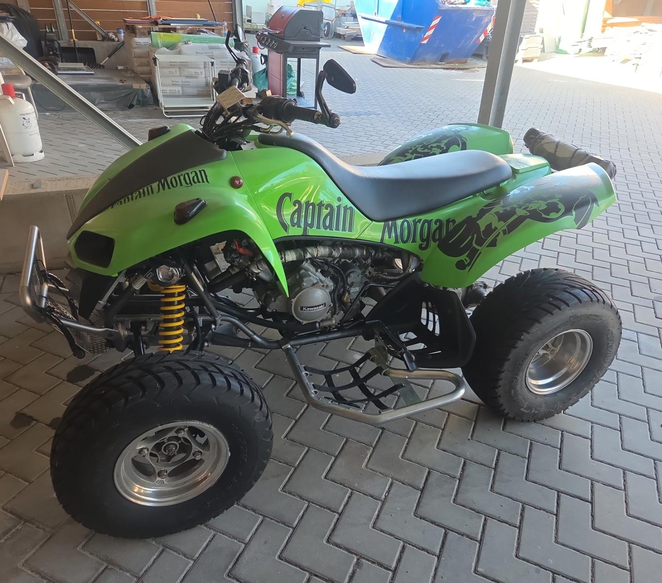 Kawasaki  2004 — вигляд ззаду