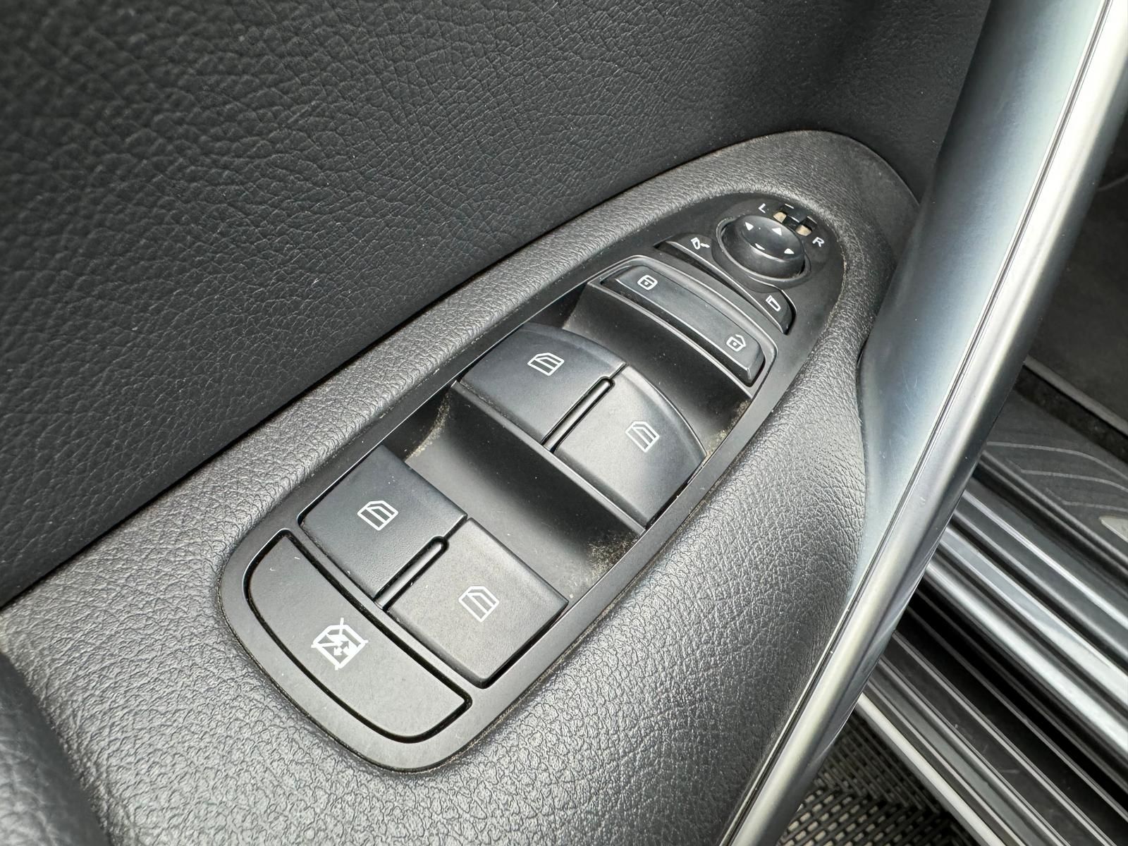 Fahrzeugabbildung Mercedes-Benz X350d POWER/4MATIC/STANDHZ/LED/KEYLES/360°/AHK