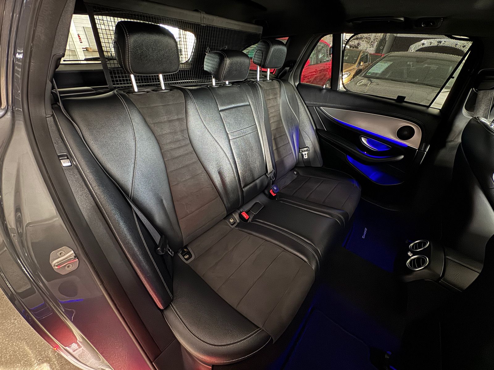 Fahrzeugabbildung Mercedes-Benz E 250 T 9GT 2X AMG LINE DISTRONIC MEMORY 20 ZOLL