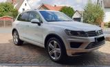 Volkswagen Touareg 3.0 V6 TDI Executive PANO LUFTF STANDHZ - VW Touareg von privat