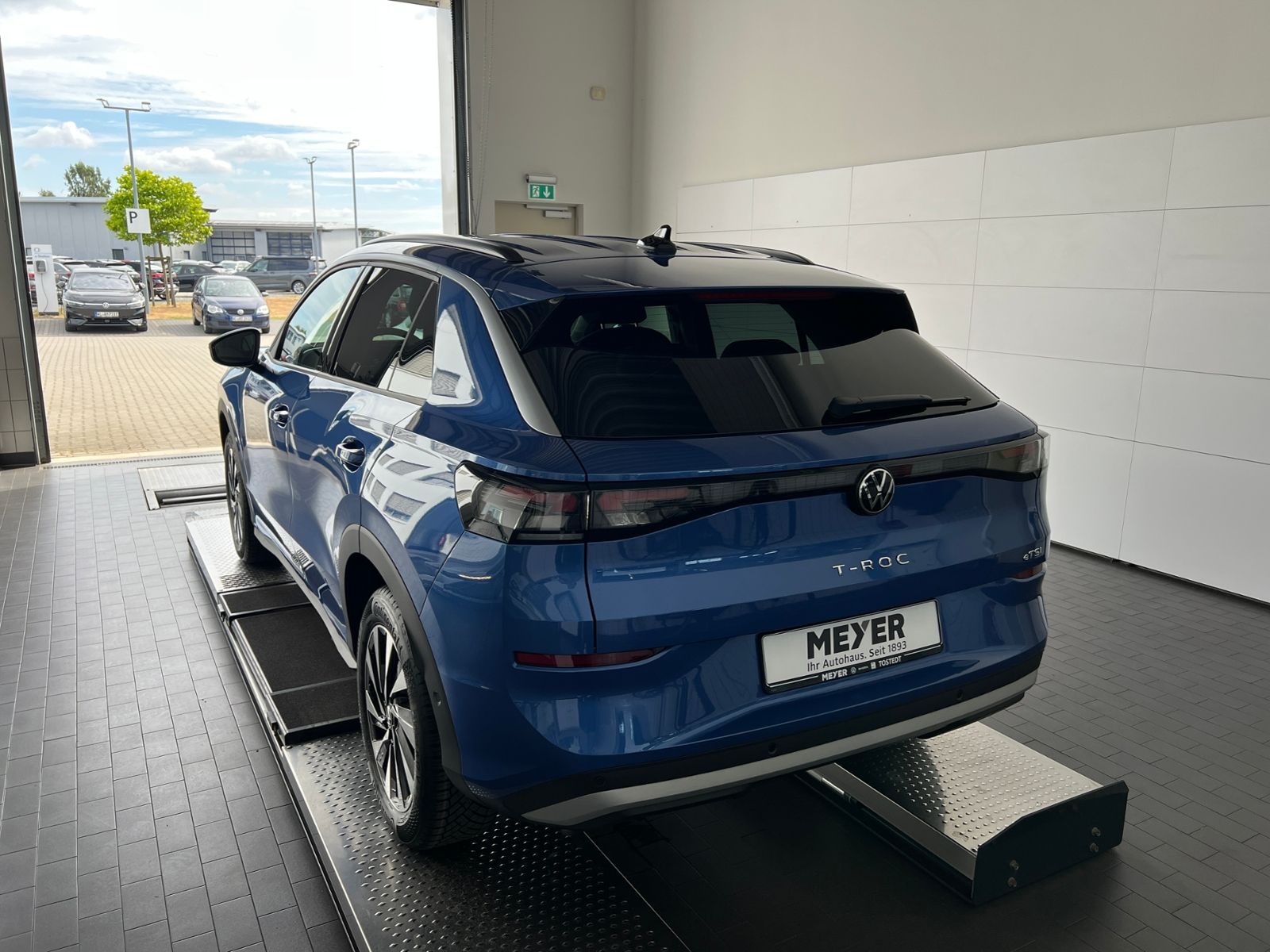 Fahrzeugabbildung Volkswagen T-Roc Life 1.5 eTSI DSG  *AHK, Ganzjahresreifen,