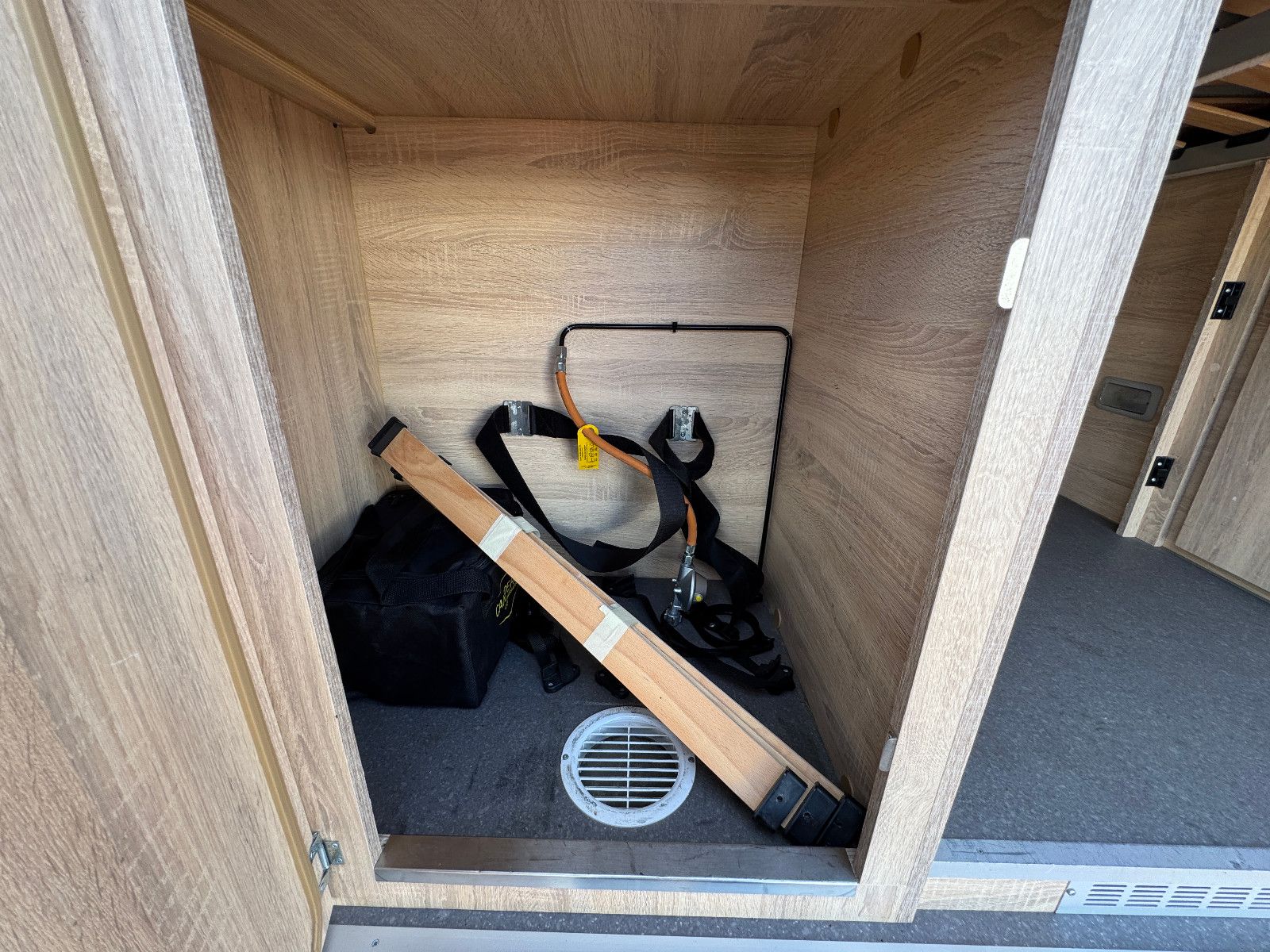 Vehicle image Pössl RUNNER 636 INDIVIDUAL ROOM CLIMATE AHK