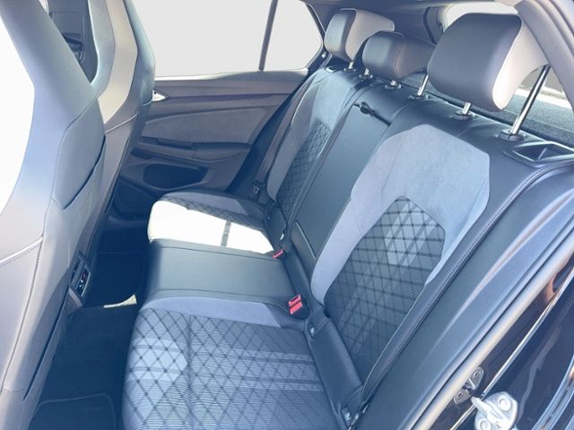 Golf VIII R-LINE 1.5 eTSI DSG PANO REAR VIEW MAT