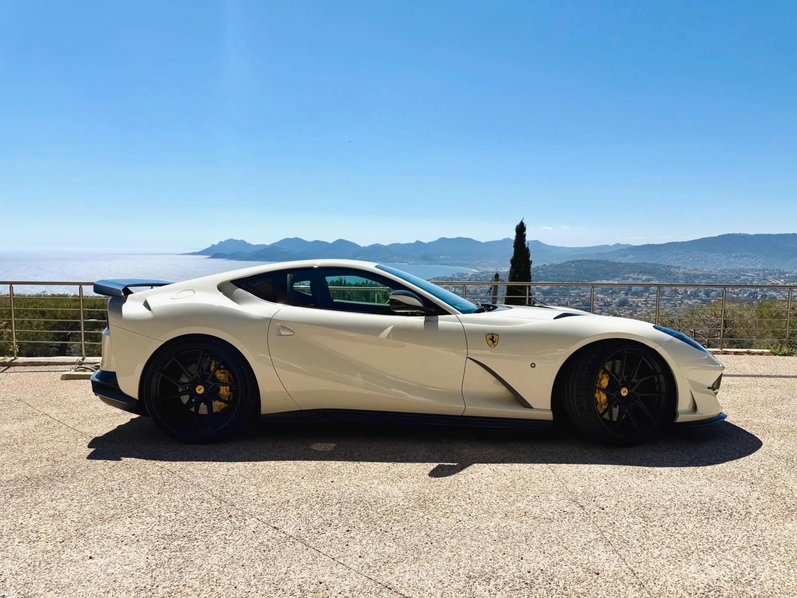 Ferrari 812 6.5 V12 Superfast 350000 NETTO
