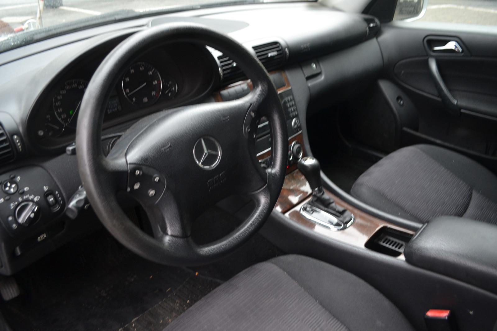 Mercedes-Benz C180 2004 — photo 14
