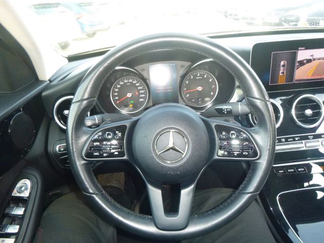 Fahrzeugabbildung Mercedes-Benz C 180 CGI Lim >AUT/NAV/LED/SHZ/PDC/KAM/Distronic