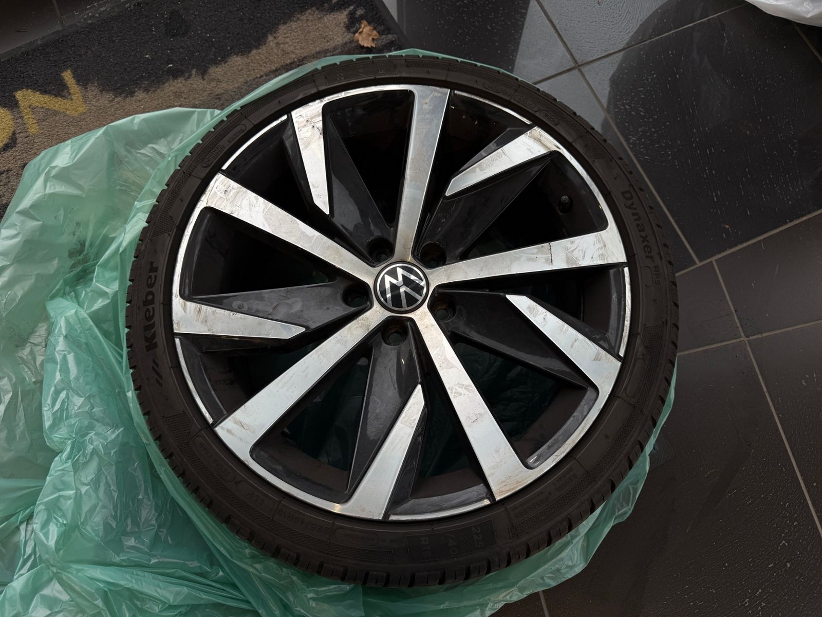 Fahrzeugabbildung Volkswagen T-Roc Cabrio R-Line Black AHK BEATS 8-FACH BEREI