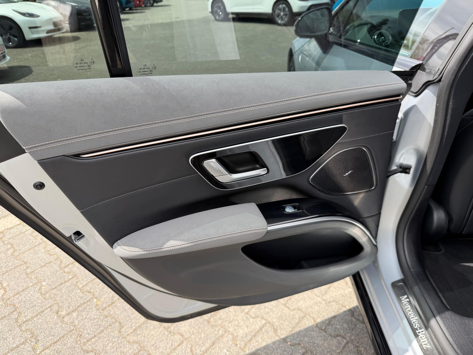 Fahrzeugabbildung Mercedes-Benz EQS  450+ AIRMAT+PANO+LED+SHZ+MEMO+ACC+WP+360°+