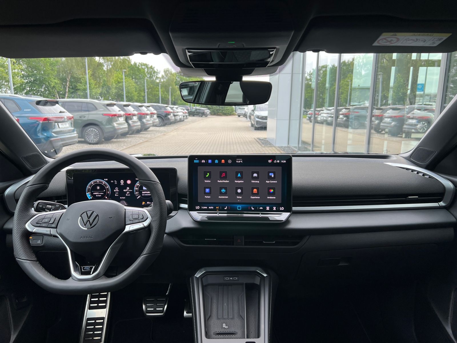 Fahrzeugabbildung Volkswagen T-Roc R-Line 1.5 eTSI DSG *AHK, LED, ACC, 18"-LM