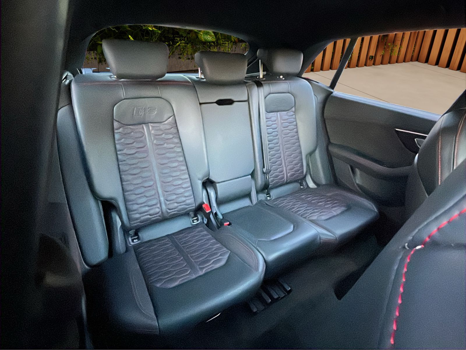 Fahrzeugabbildung Audi RSQ8 4.0 TFSI quattro*Keramik*HUD*23"*Stdhzg**