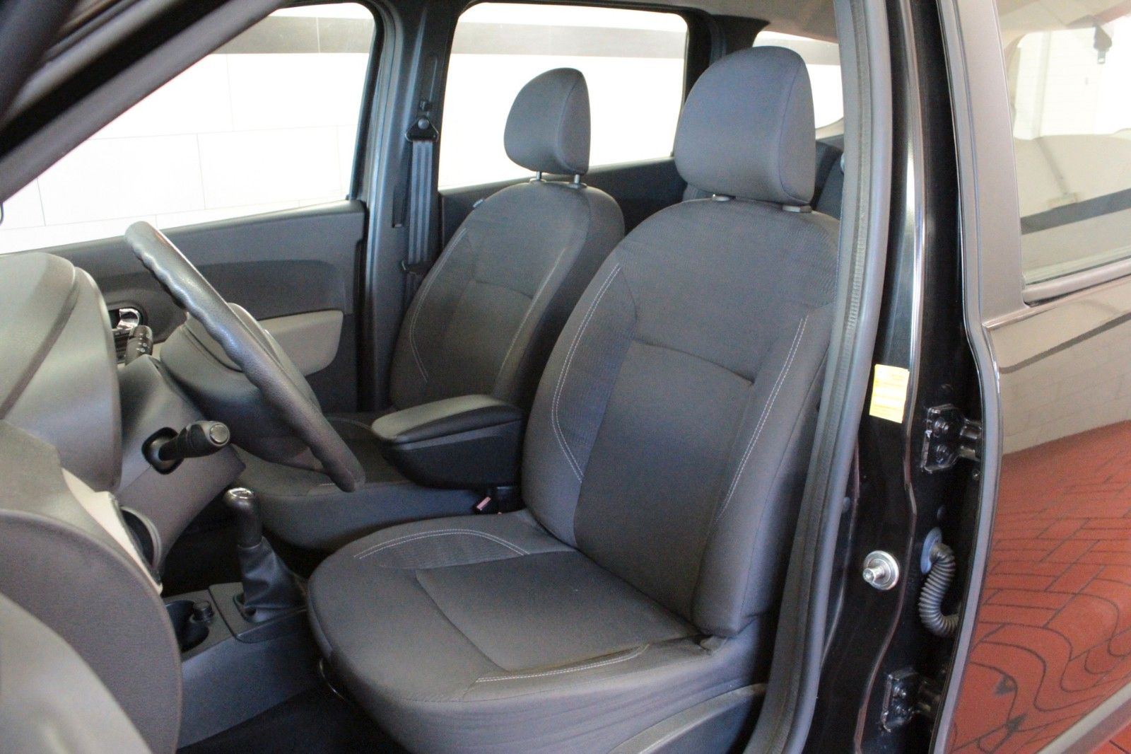 Fahrzeugabbildung Dacia Lodgy TCE 115  Lauréate *Navigation
