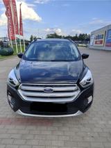 Ford Escape 2018 rok - Ford Escape mit Benzin-Antrieb