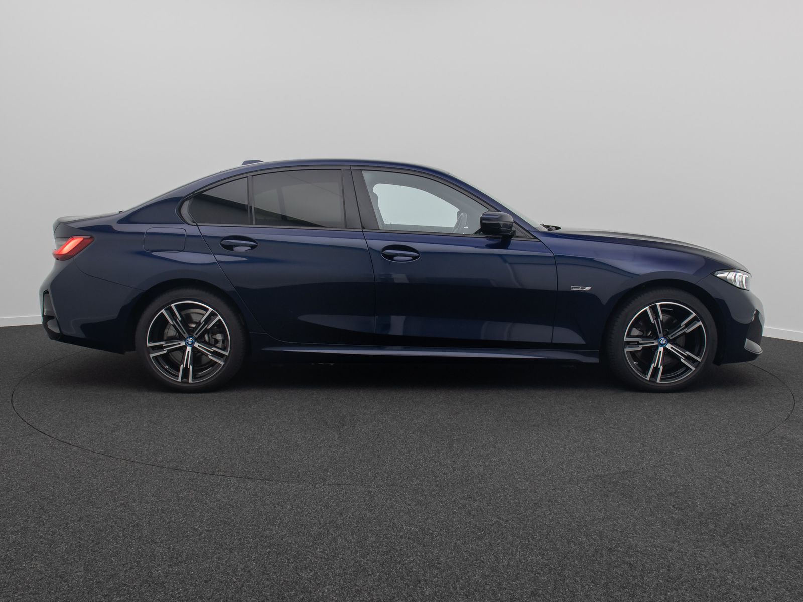 Fahrzeugabbildung BMW 320e M Sport DAB PDC Widscreen Individual 18Zoll