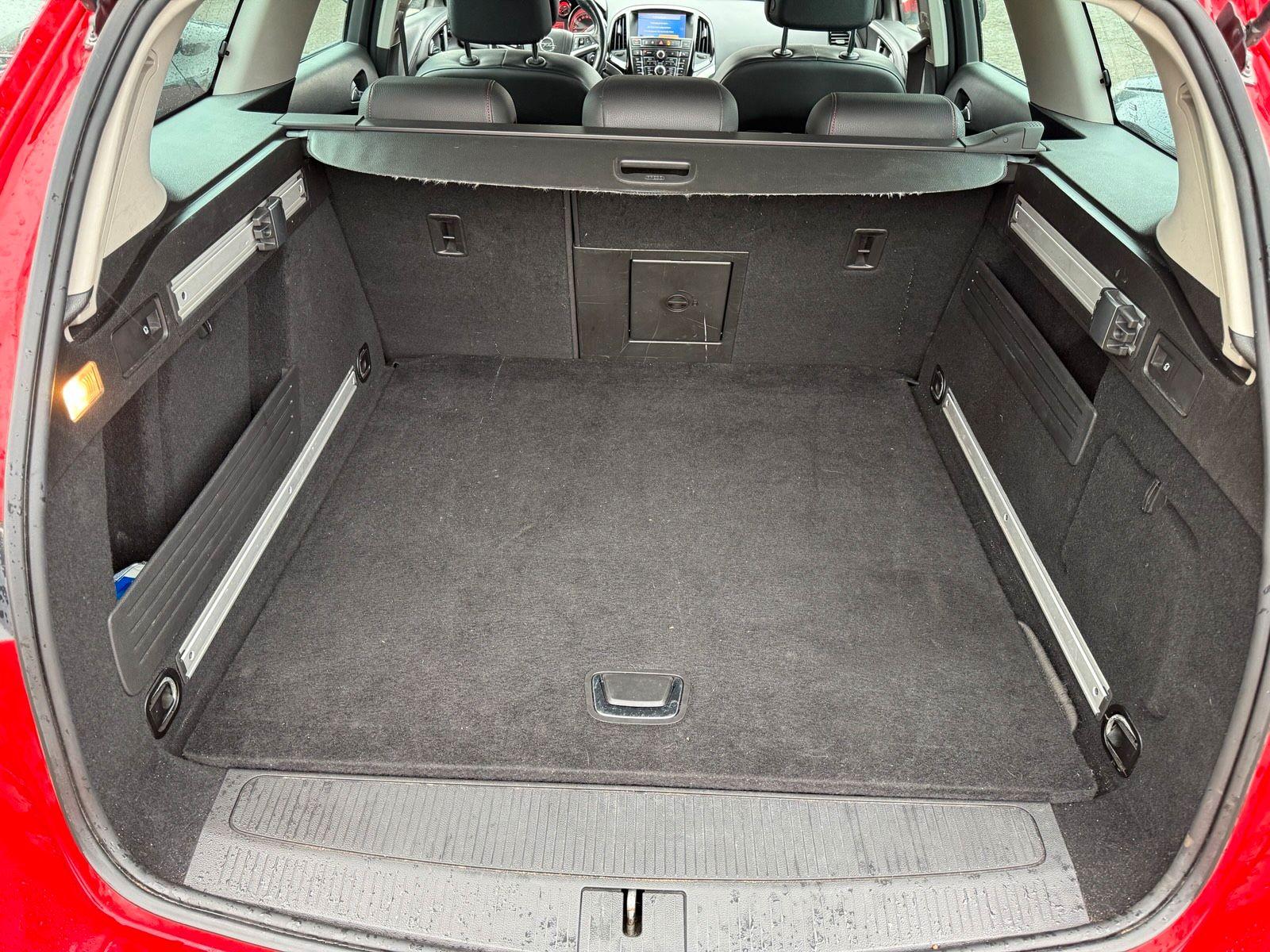 Opel Astra 2013 — photo 12