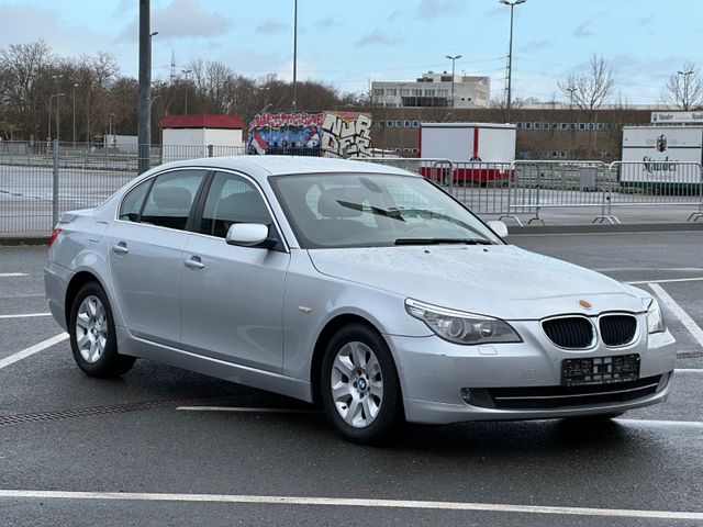 BMW 520d *PDC*SITZHZ*TEMPOMAT*2-ZONEN*