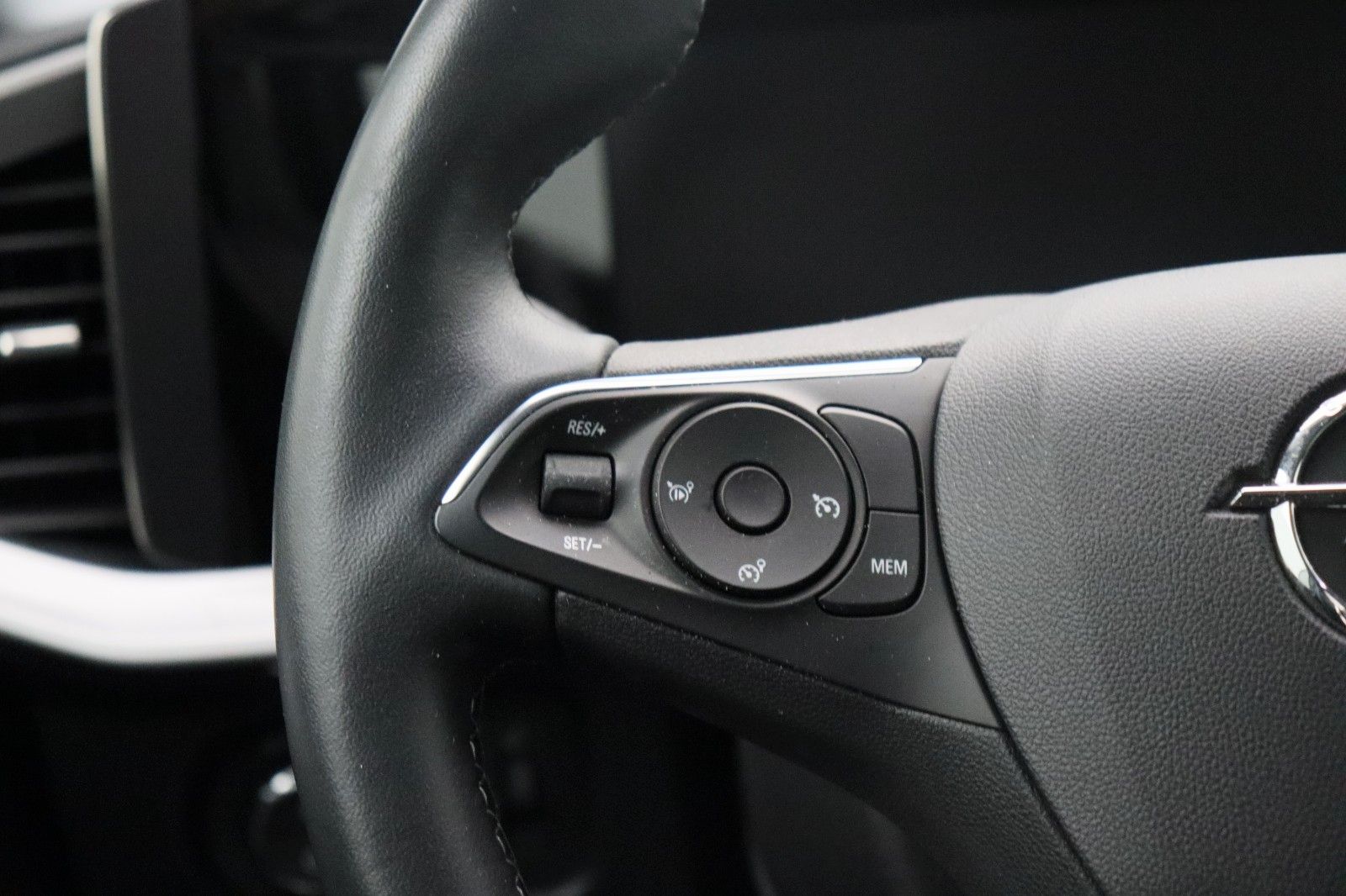 Fahrzeugabbildung Opel Mokka-e Elegance