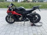 BMW S1000RR - BMW S1000R