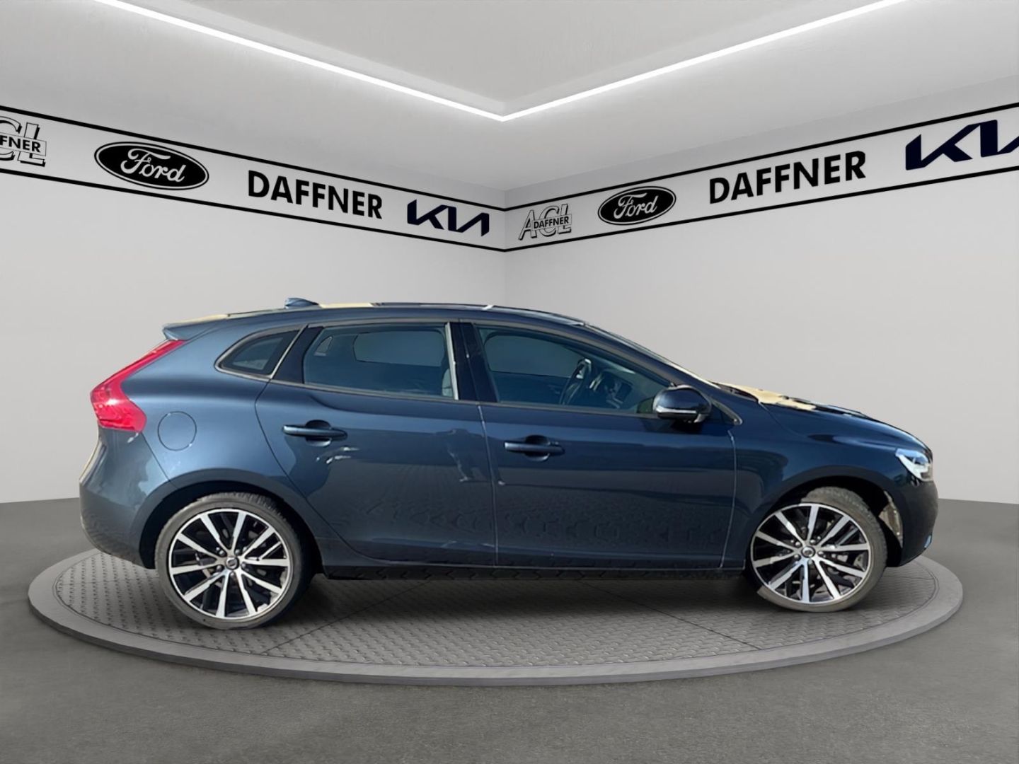 Fahrzeugabbildung Volvo V40 Momentum Navi Soundsystem LED Kurvenlicht Sp