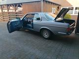 Mercedes-Benz  W123 CE 230 - Mercedes-Benz E 230 mit Benzin-Antrieb