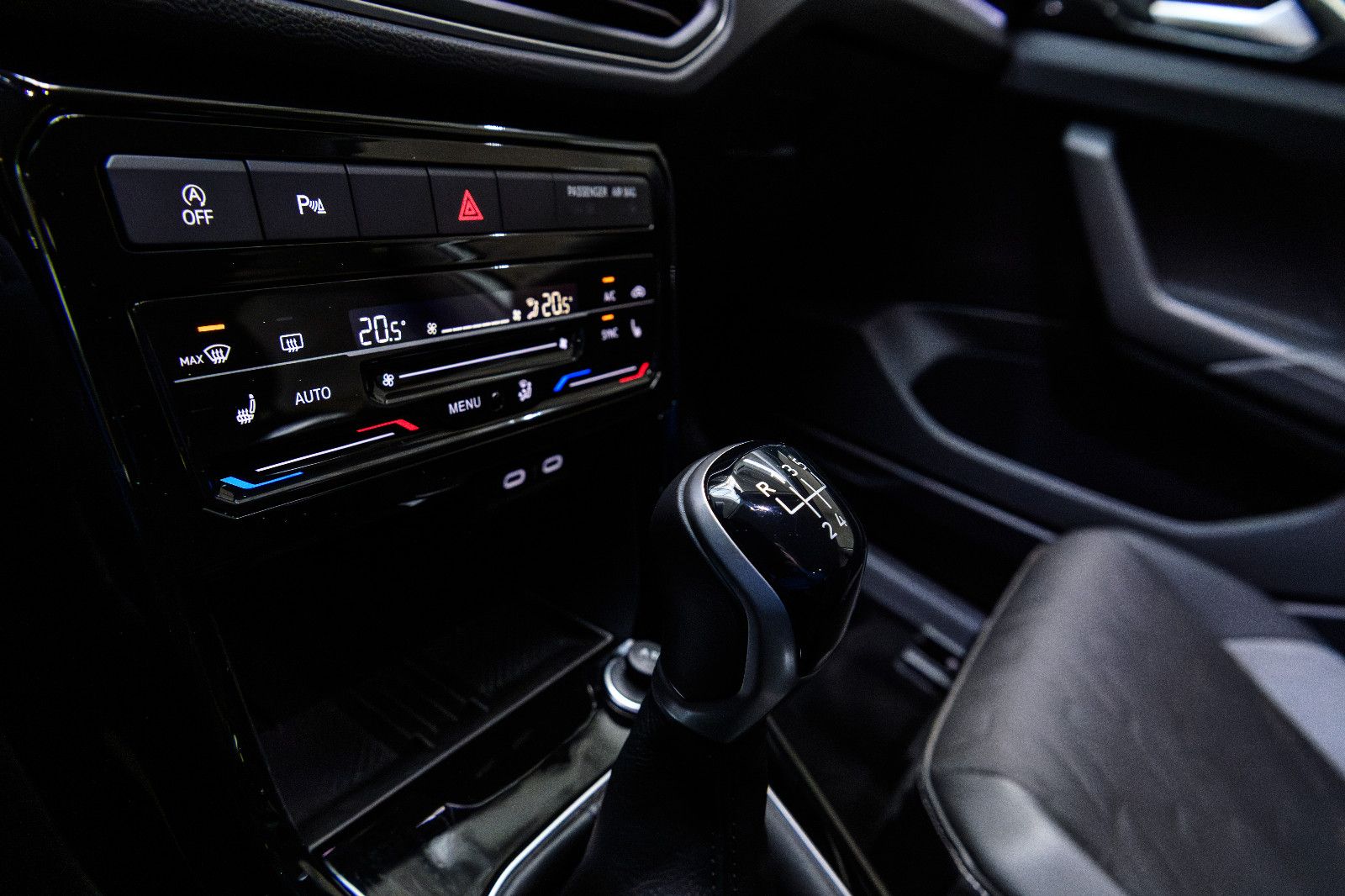 Fahrzeugabbildung Volkswagen T-Cross 1.0 TSI Goal +NAVI +LED