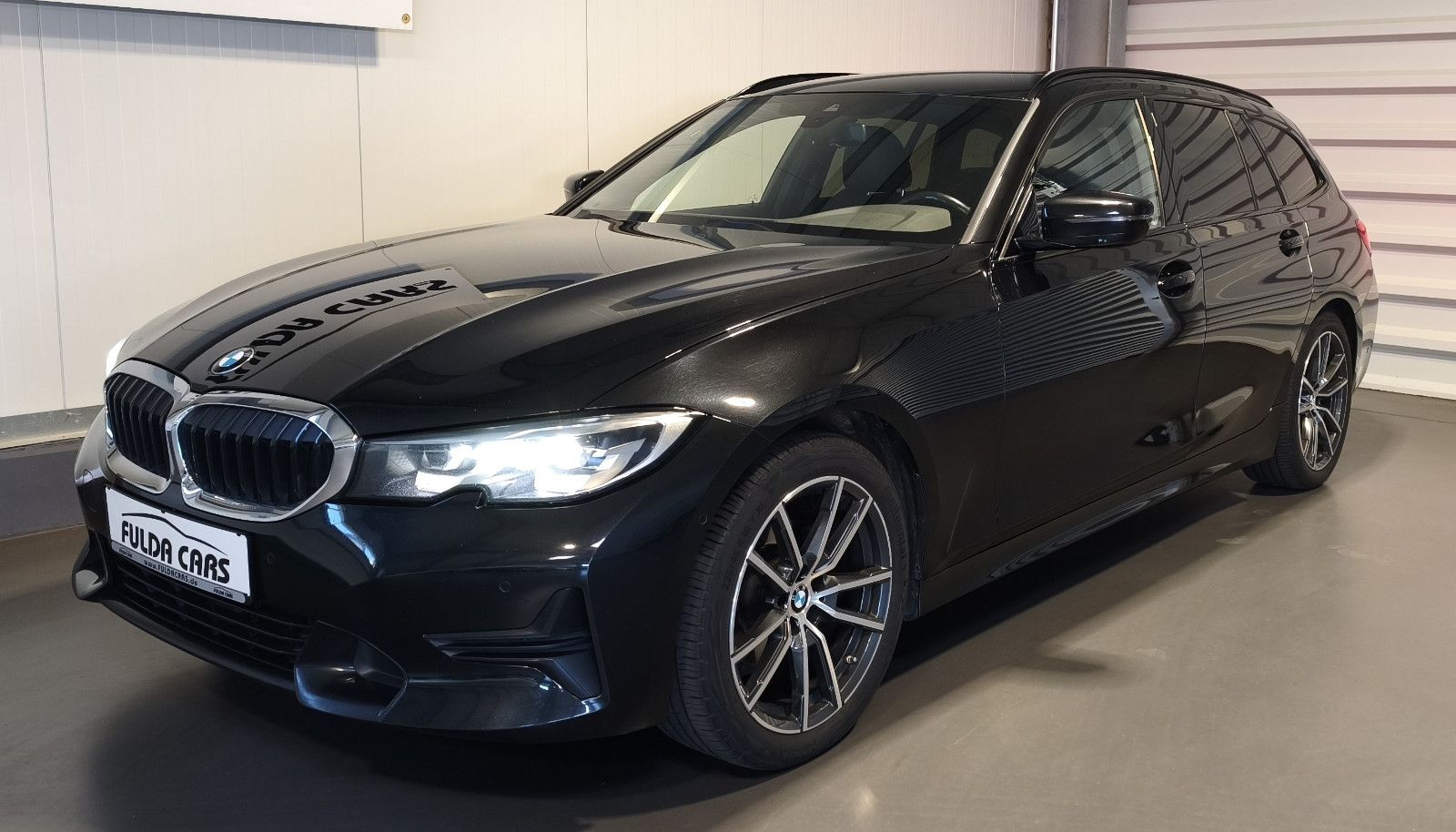 BMW 318 i T SPORT LINE LED NAVI LEDER TP CAM AHK 18"