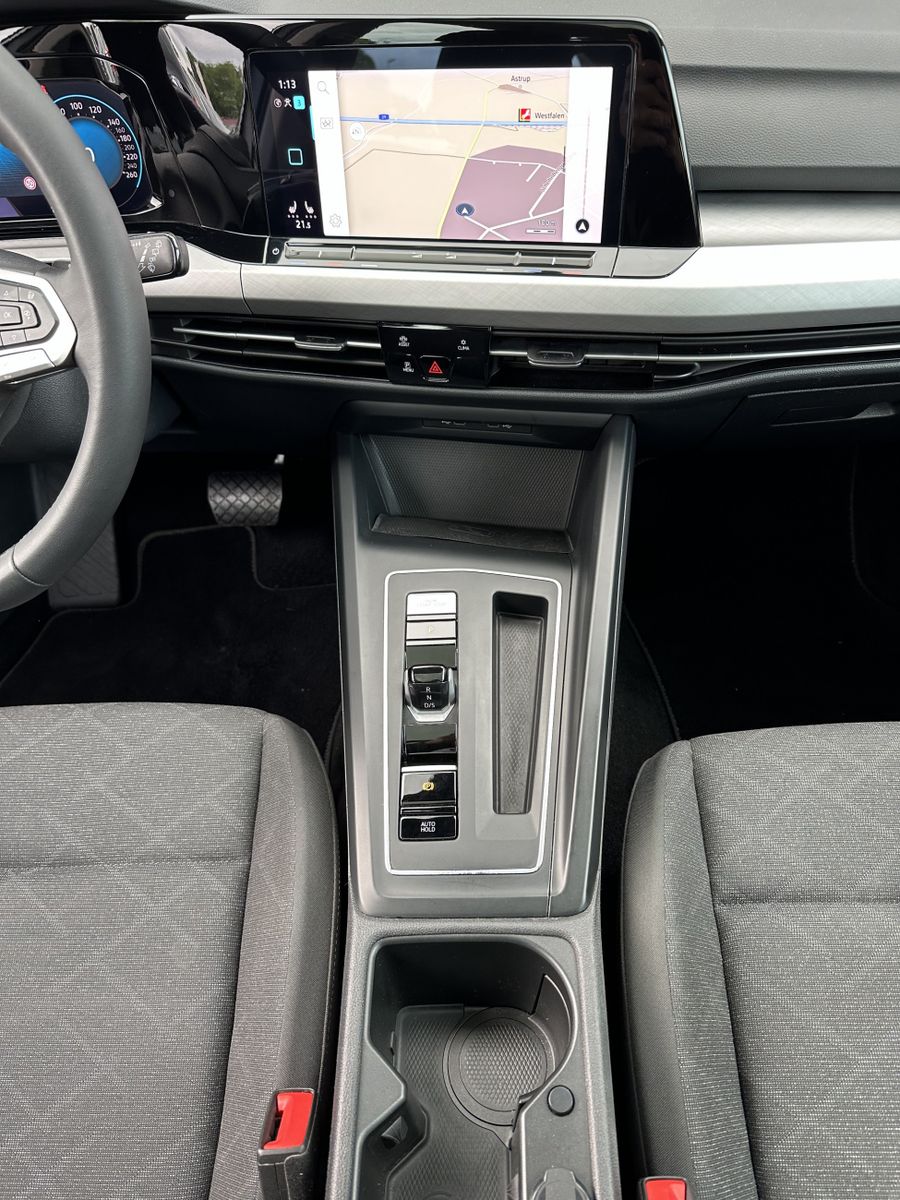 Fahrzeugabbildung Volkswagen Golf Variant 2.0 TDI DSG Life NAV+LED+AHK+PANORA