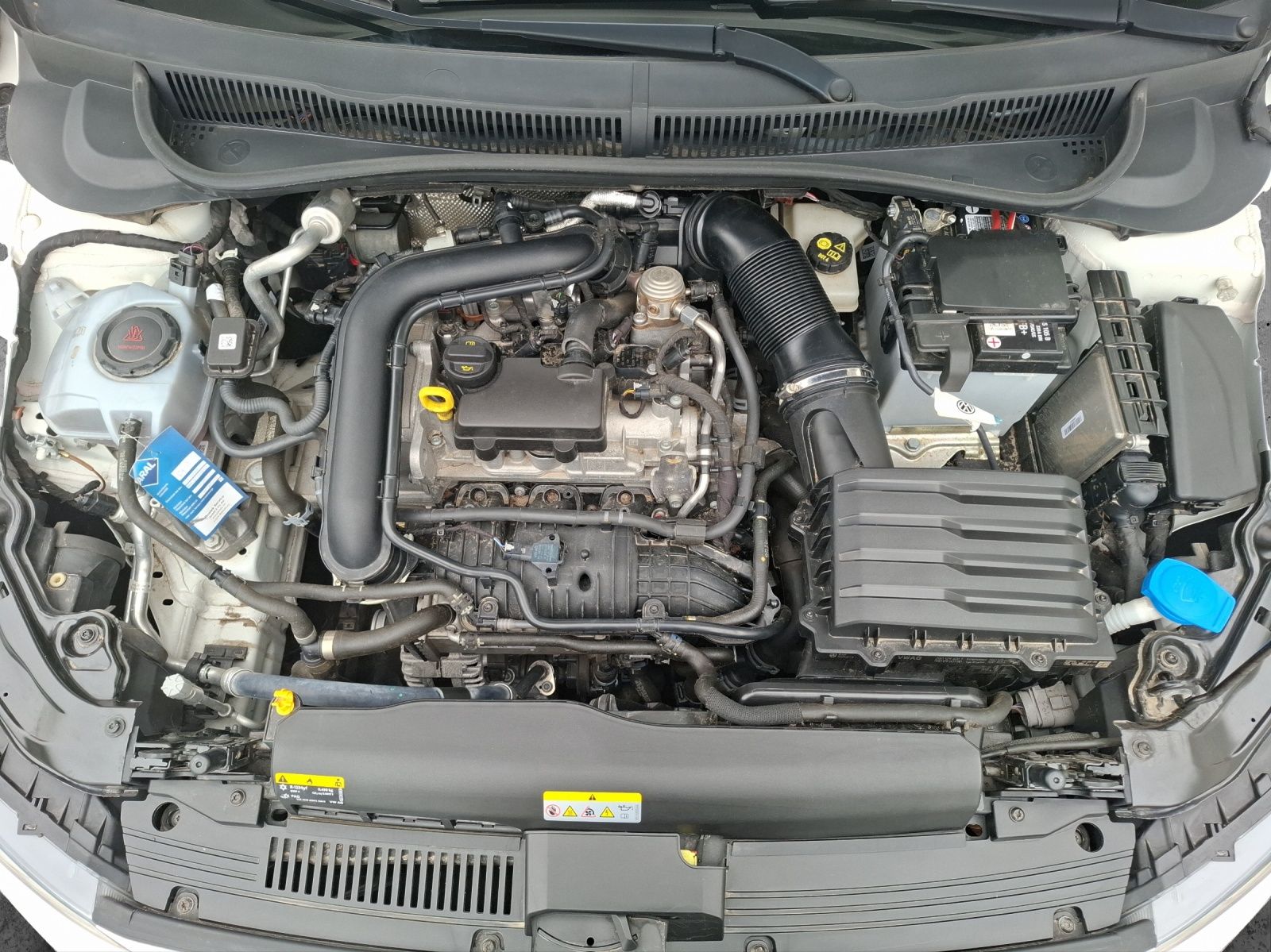 Fahrzeugabbildung Volkswagen Polo TSI Highline Navi Climatronic ACC PDC SH LM
