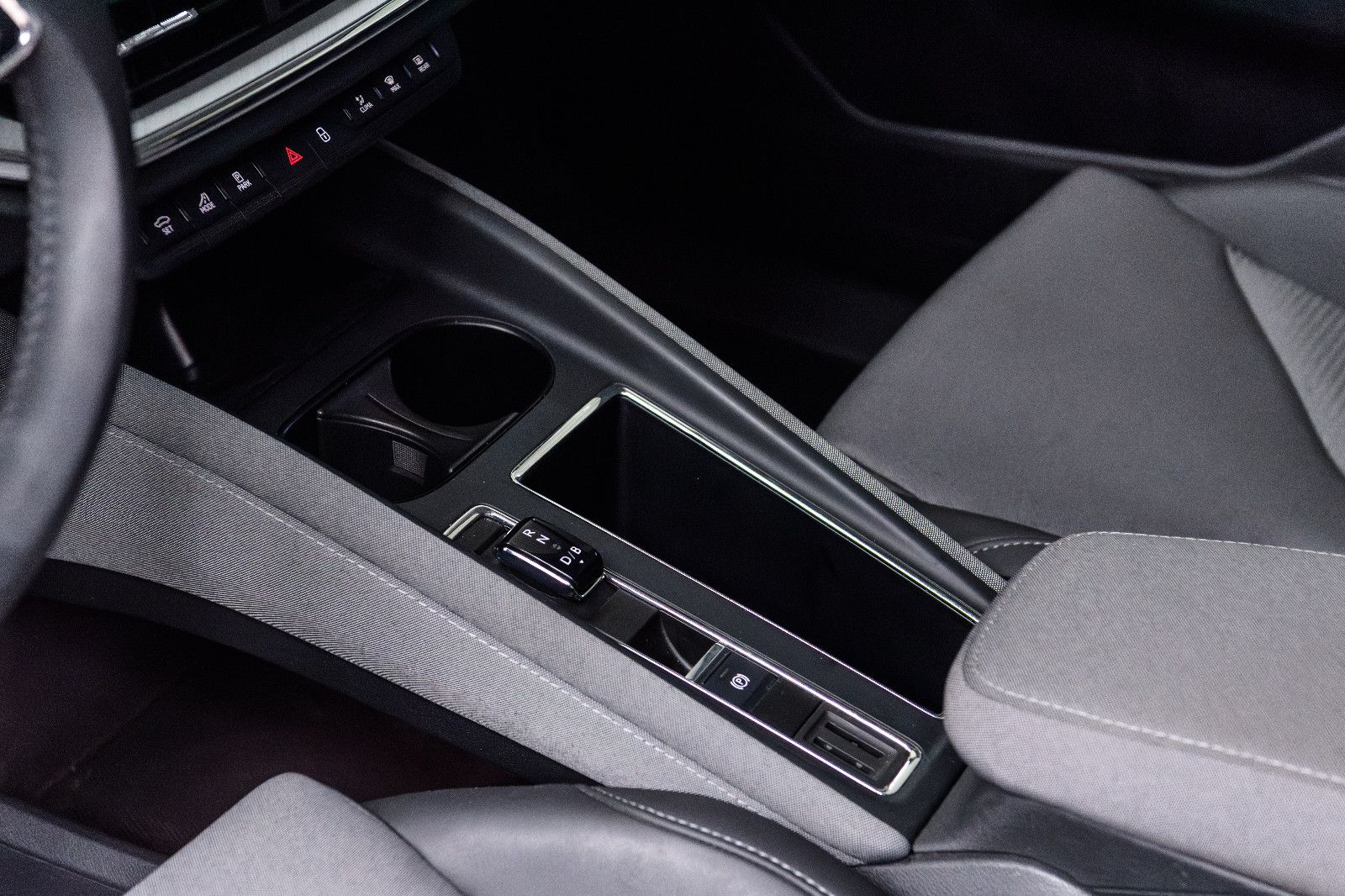 Fahrzeugabbildung SKODA Enyaq 60 Loft MATRIX-LED+RFK+NAVI+KEYLESS+SZH