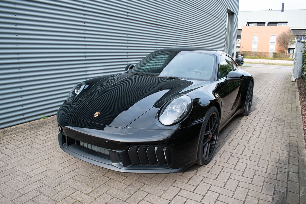Porsche 992 CARRERA 4 GTS MIT PORSCHE GARANTIE!!