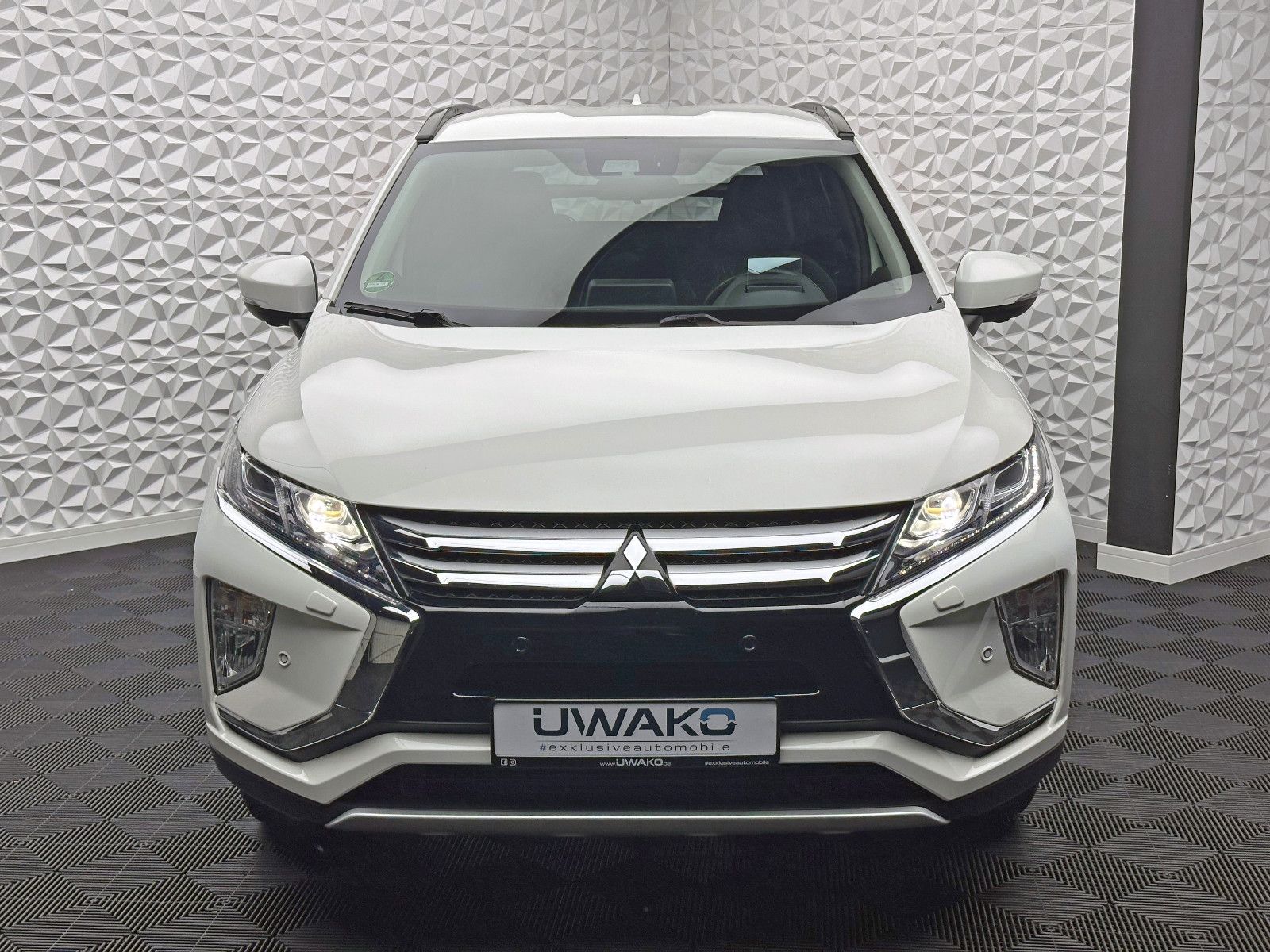 Fahrzeugabbildung Mitsubishi ECLIPSE CROSS 1.5/DSG/KEYL/AHK/LED/DAB/360°/HUD