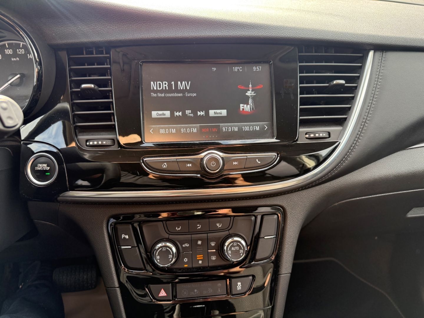 Fahrzeugabbildung Opel Mokka X Innovation mit Allwetter+PDC+AHK